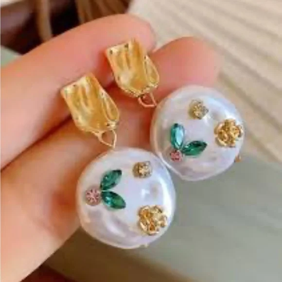 S925 Sterling Silver, Gold Plated, Baroque Flower Garden Pearl Earrings. New. - Picture 3 of 8